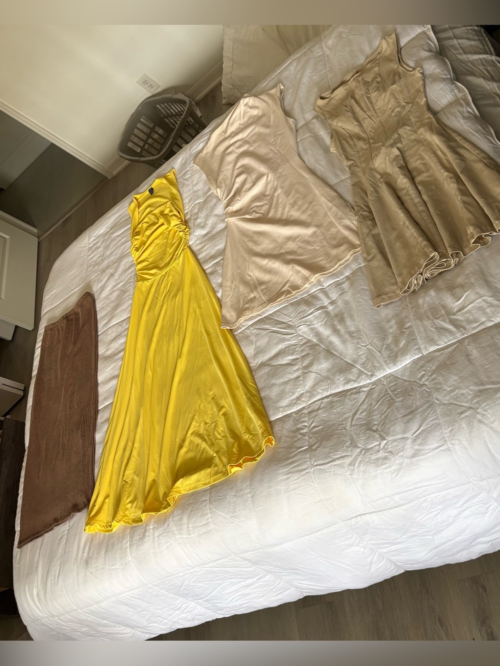 SHEIN Mixed Mini Maxi Dress Bundle of 4 White, Tan, Yellow, Brown